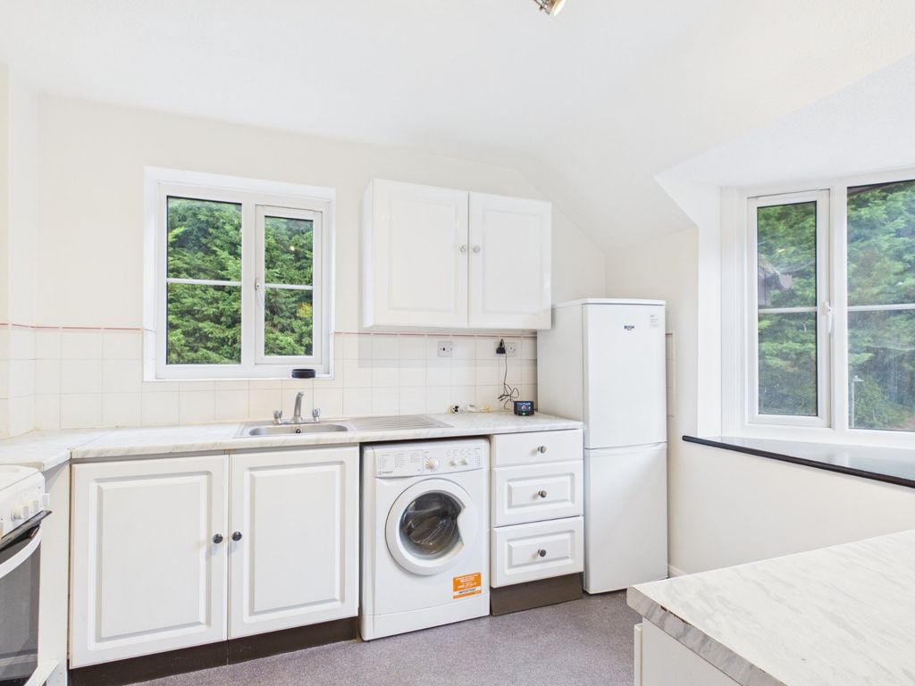 Property photo 3 of 6 Kitchen