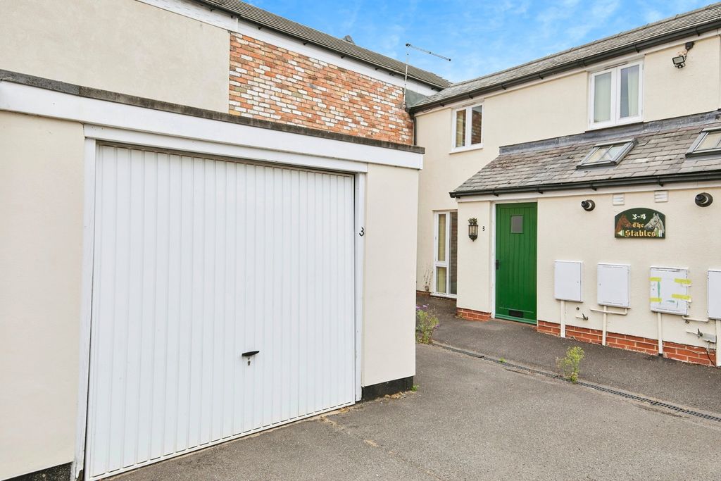 Property photo 1 of 17 Garage