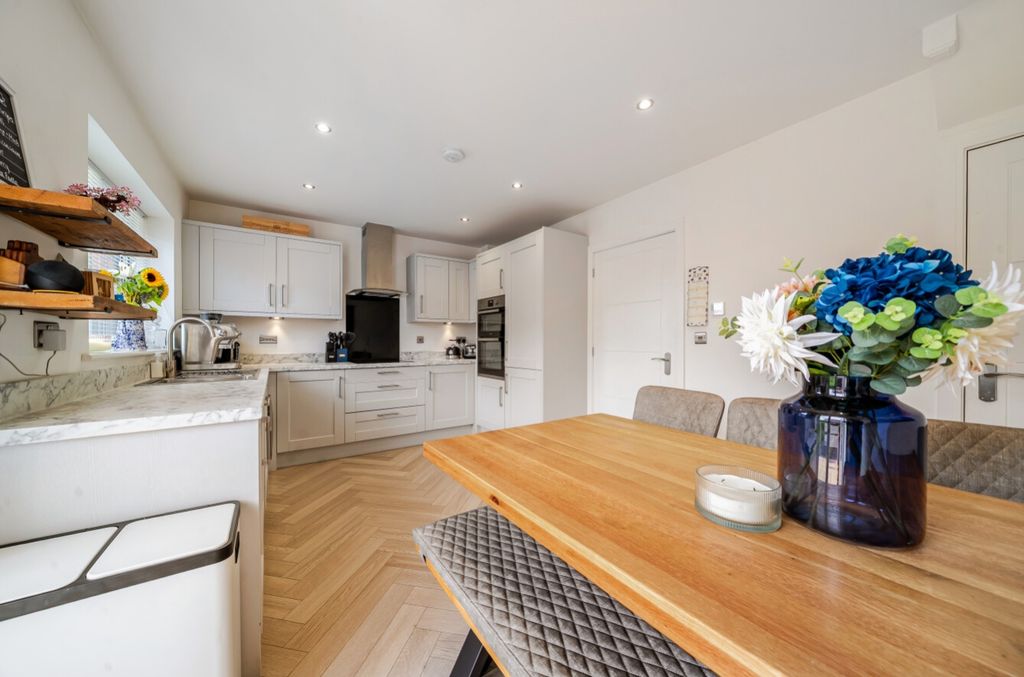 Property photo 3 of 22 1330825-3-6887Ff62A471c
