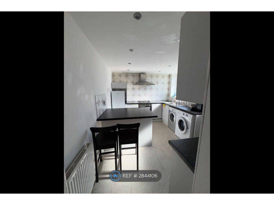 Property photo 2 of 25
