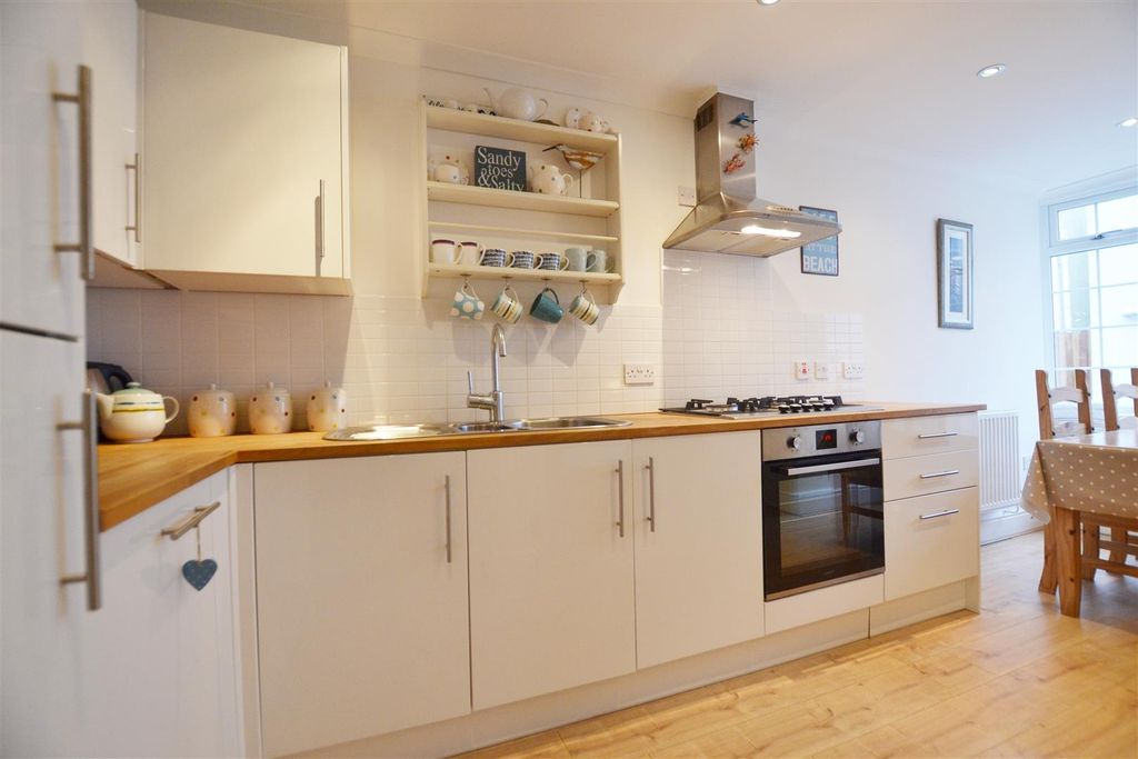 Property photo 3 of 21 Kitchen Diner (2).Jpg