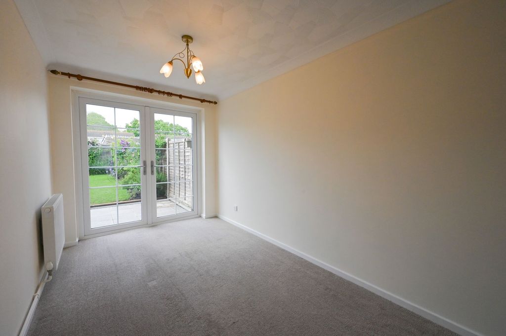 Property photo 3 of 15 Dining Area