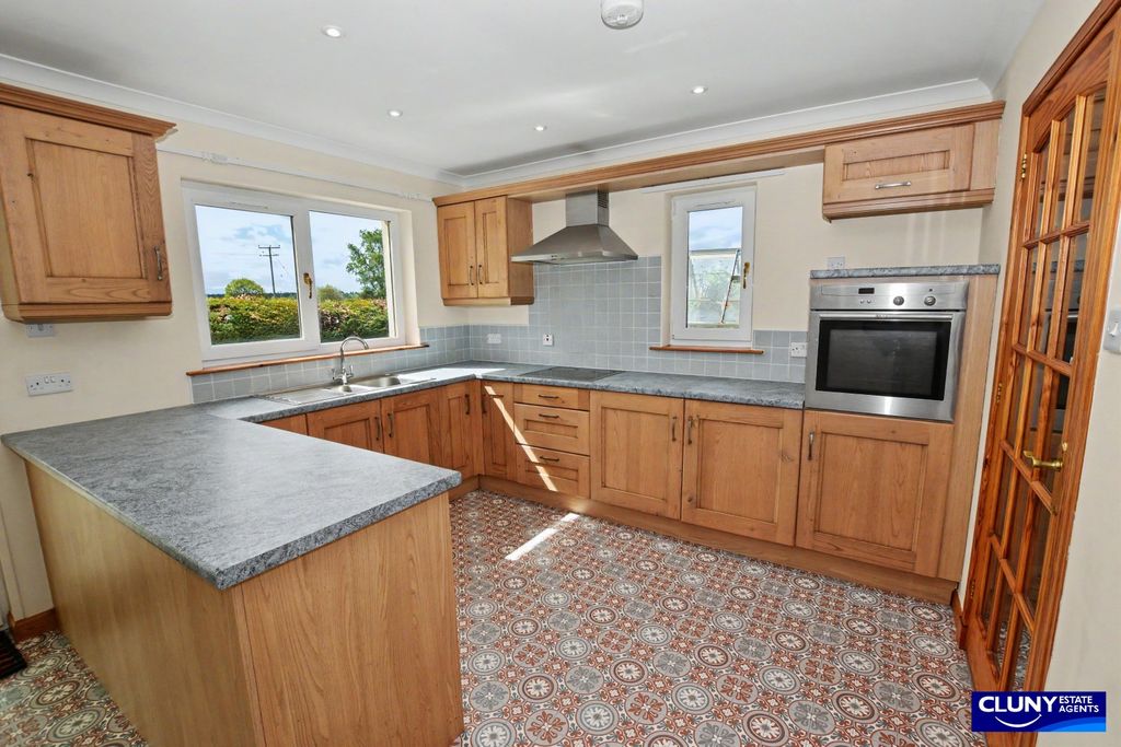 Property photo 2 of 25