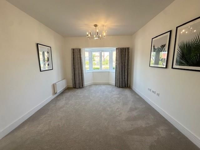 Property photo 2 of 13 Lounge