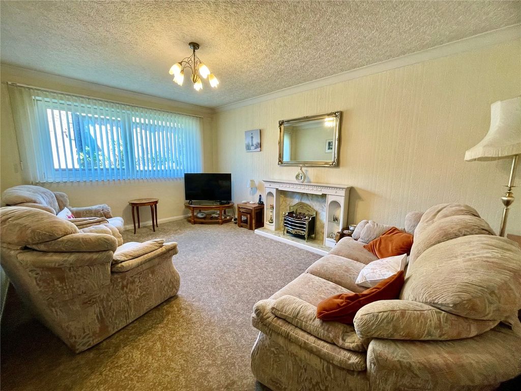 Property photo 3 of 12 Lounge