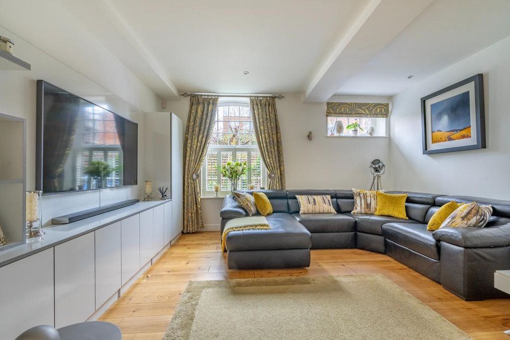 Property photo 2 of 24 Living Room