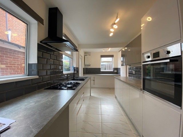 Property photo 2 of 10 Kitchen