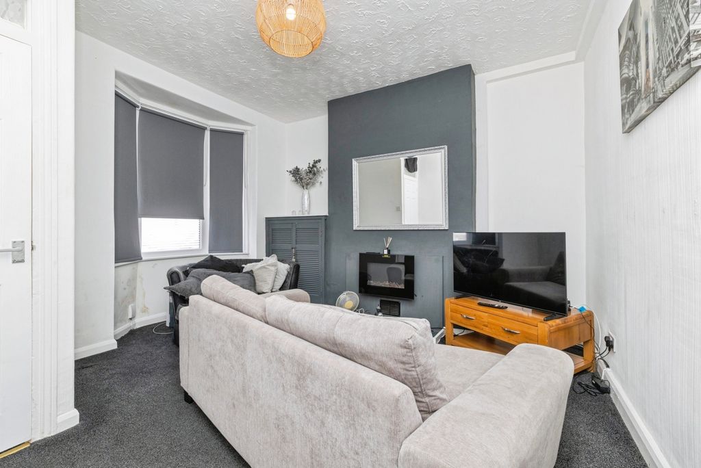 Property photo 2 of 11 Pbox-Img.Jpg