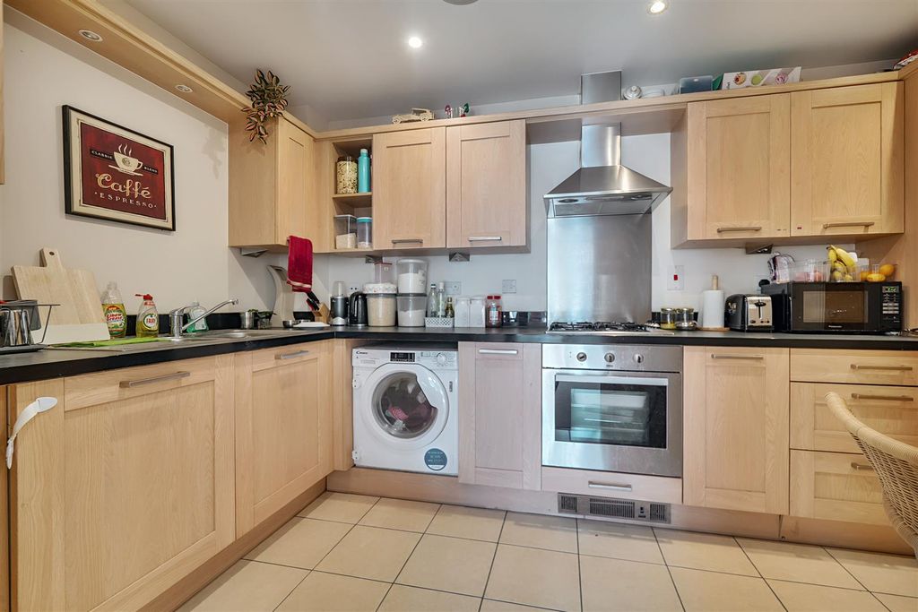 Property photo 3 of 13 Kitchen