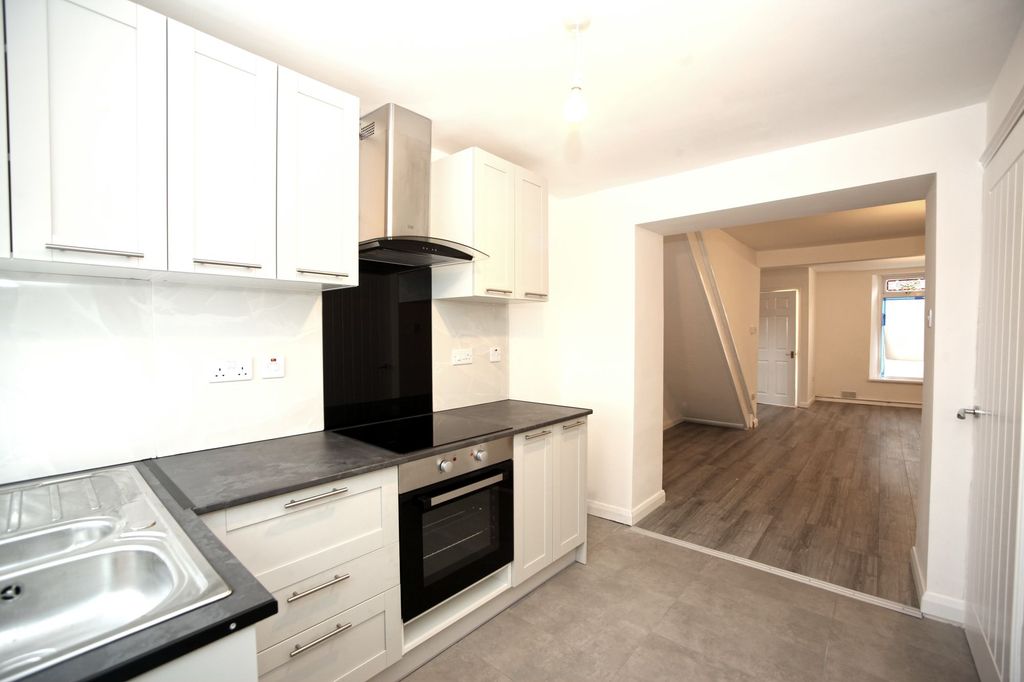 Property photo 2 of 32