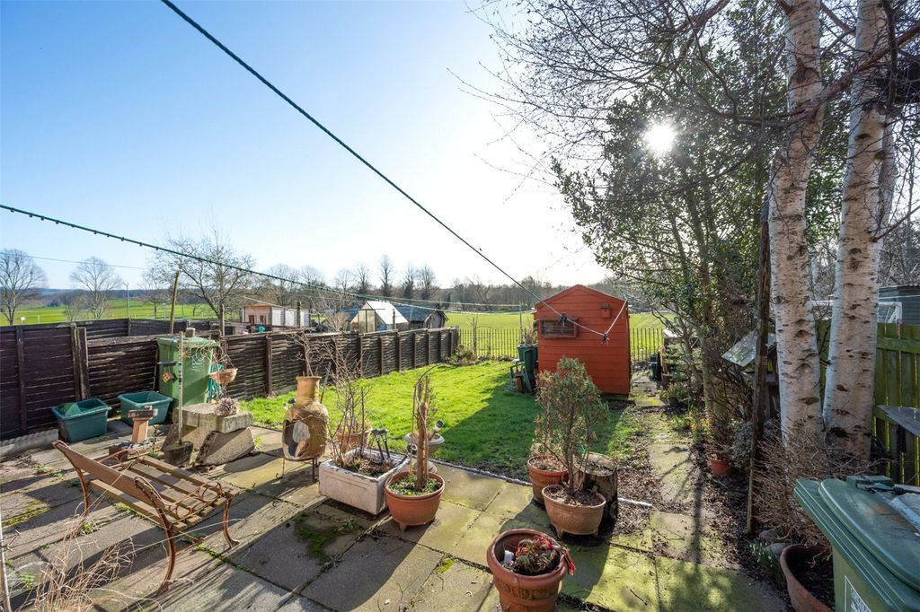 Property photo 3 of 8 Garden