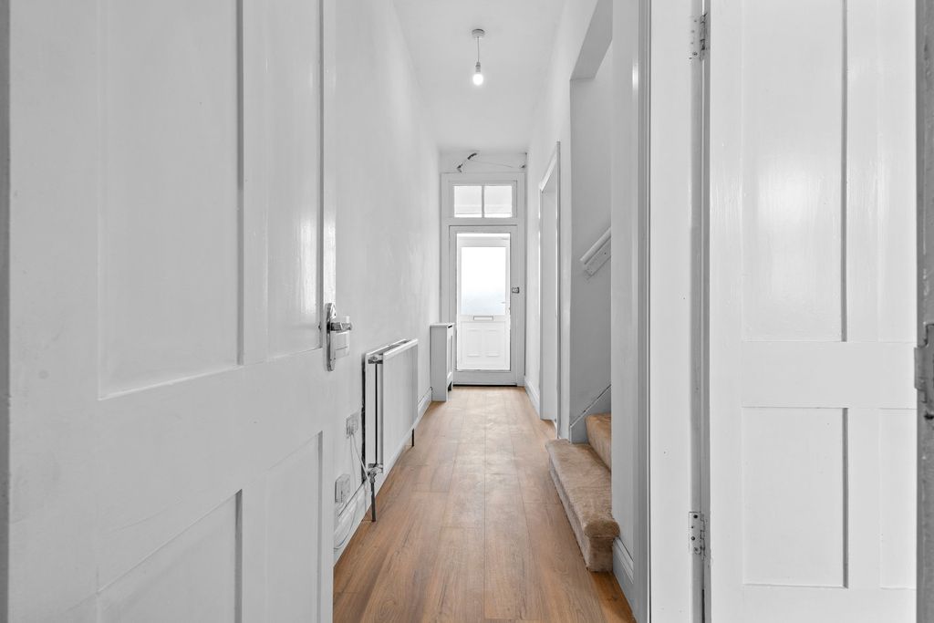 Property photo 3 of 28