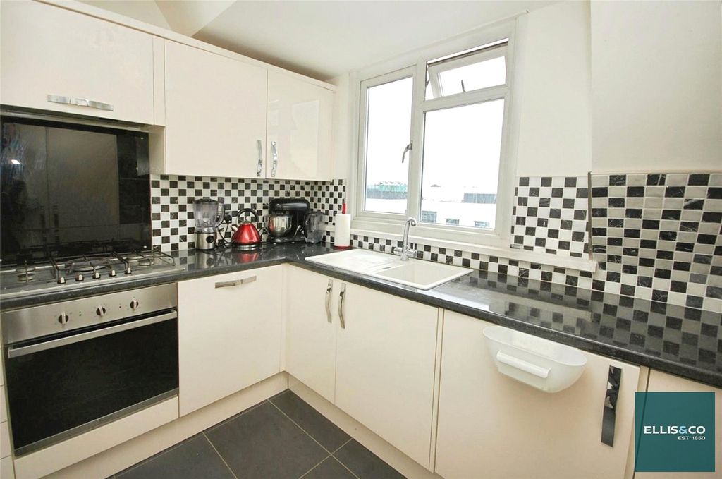 Property photo 3 of 7 Picture No. 16