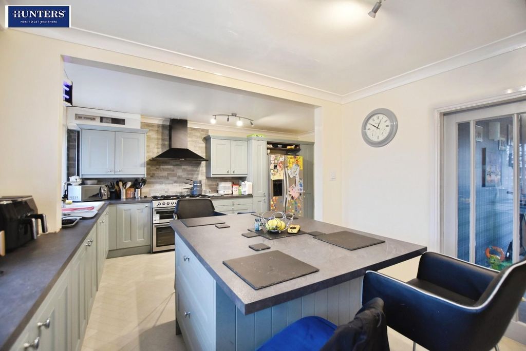 Property photo 2 of 29 Kitchen