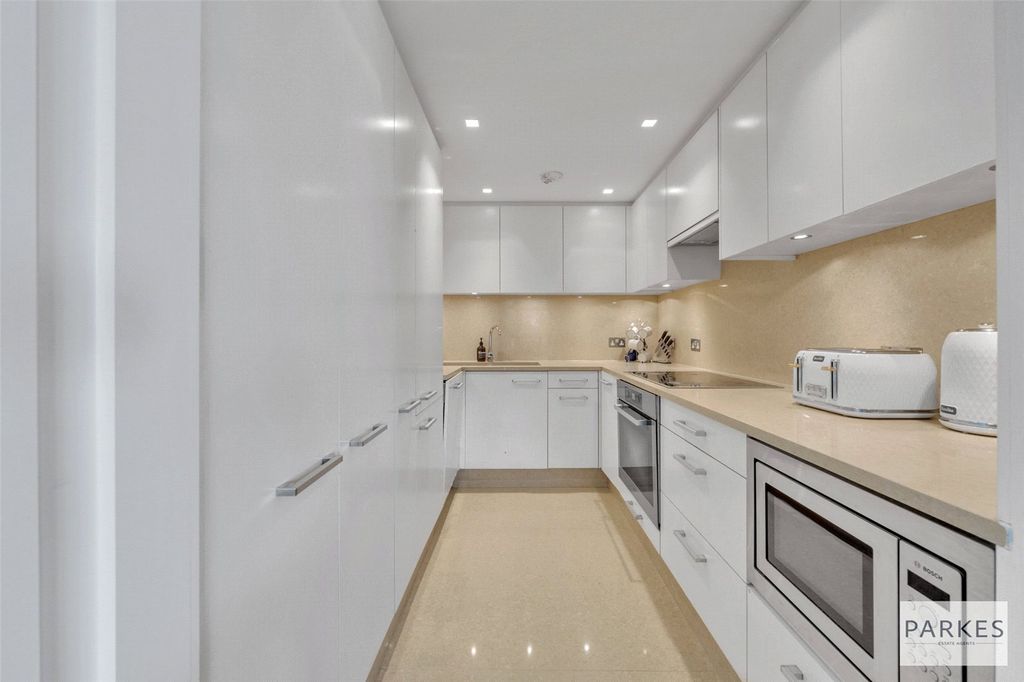 Property photo 2 of 18 Picture No. 01