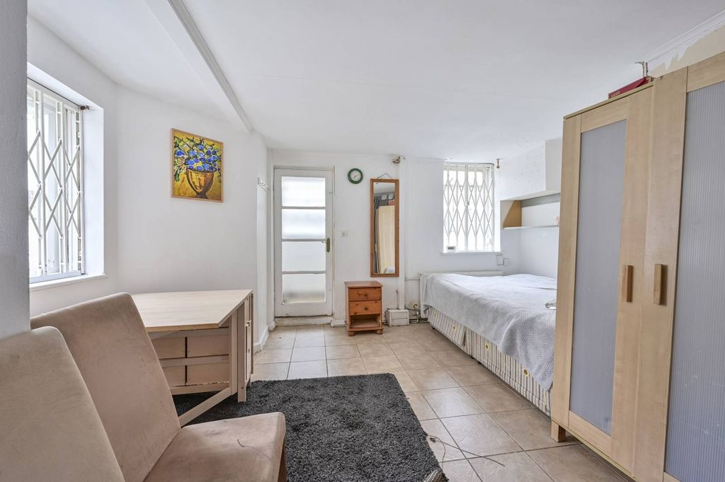 Property photo 2 of 8