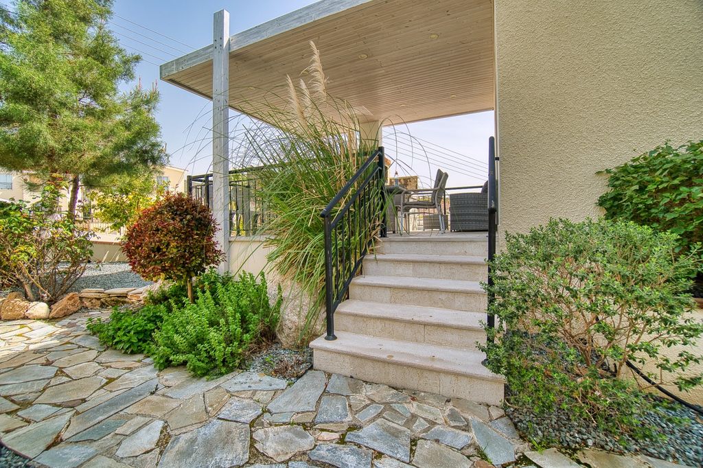 Property photo 2 of 42