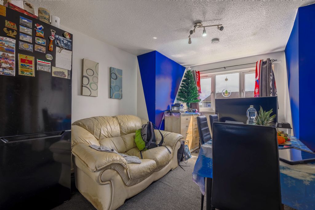 Property photo 2 of 26
