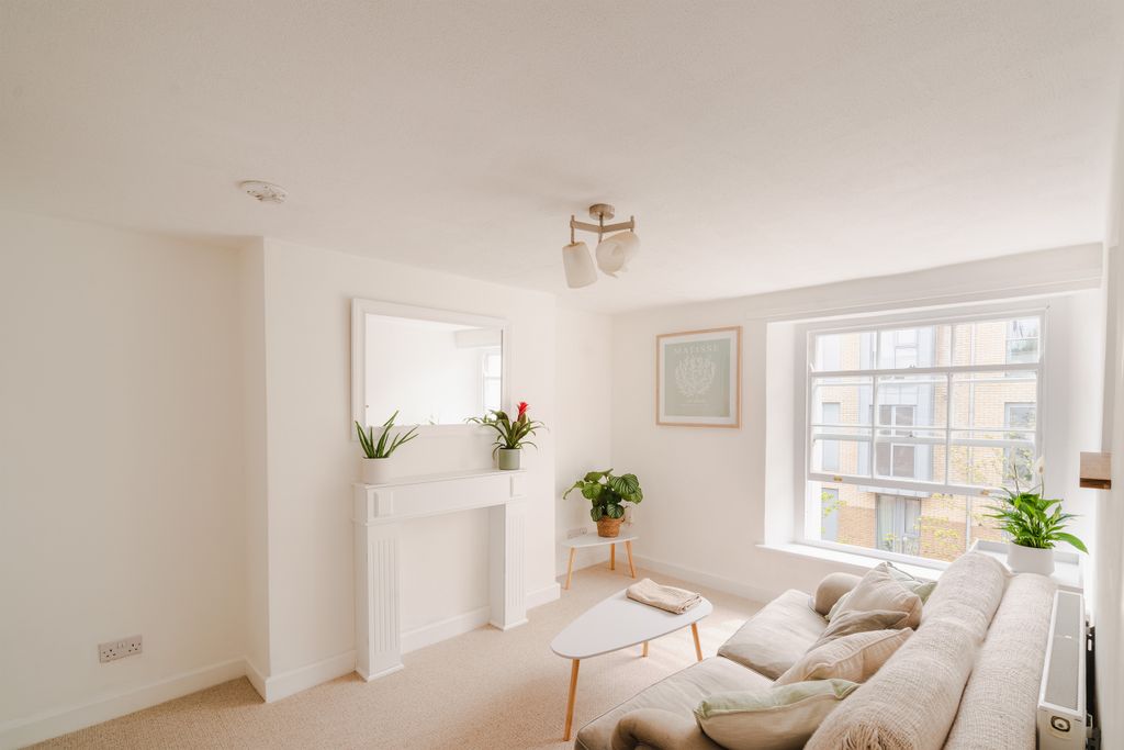 Property photo 1 of 8 7