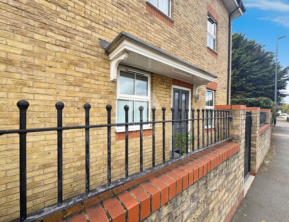 Property photo 1 of 6 Front