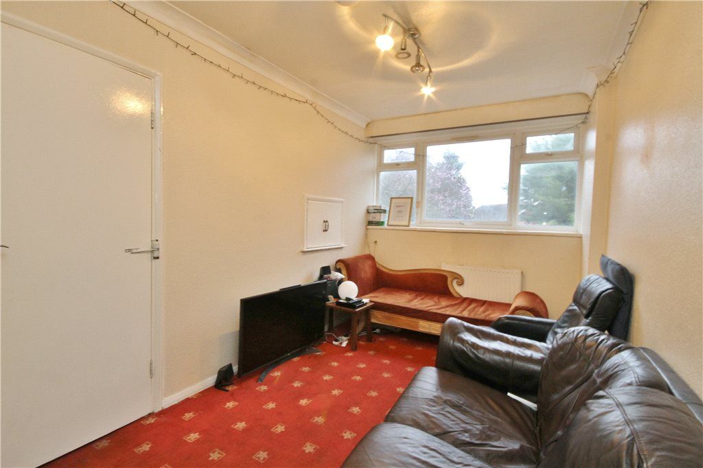 Property photo 2 of 8 Communal Living Area