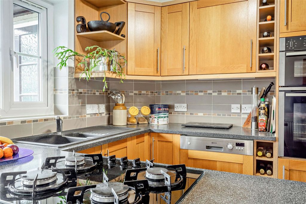 Property photo 3 of 27 Picture No. 14