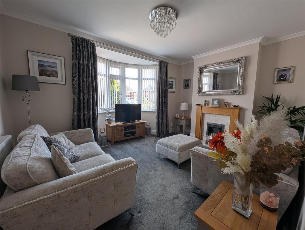 Property photo 2 of 15 Lounge