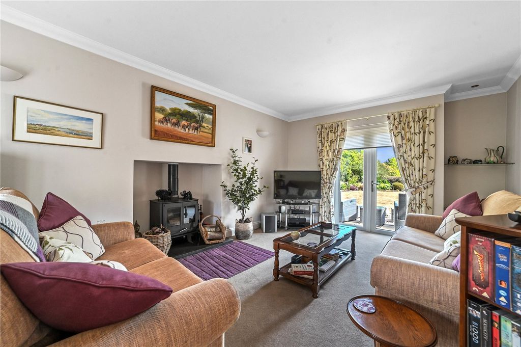 Property photo 2 of 33 Sitting Room