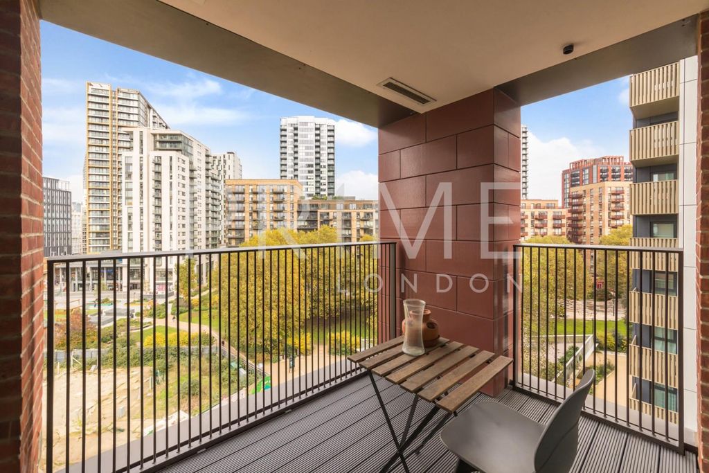 Property photo 2 of 11 Balcony1 (3).Jpg