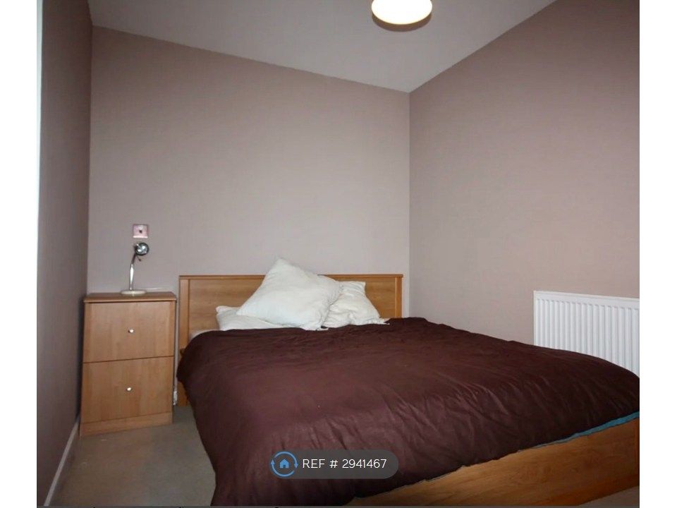 Property photo 2 of 5 Bedroom