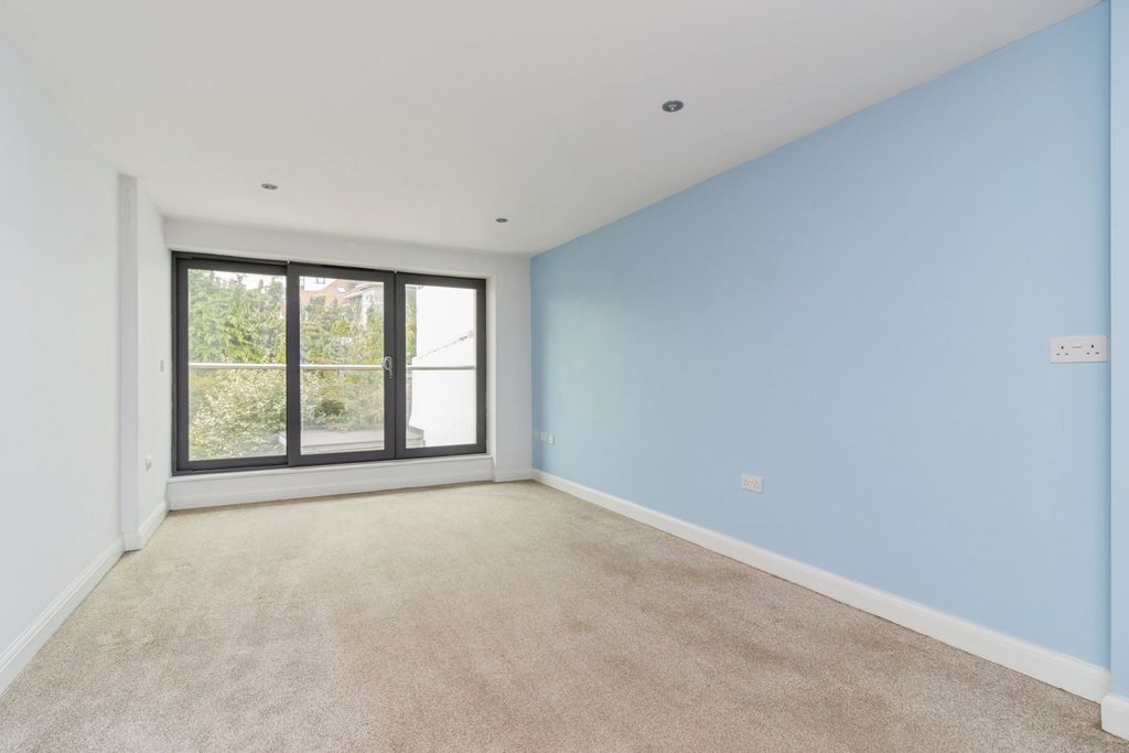 Property photo 3 of 17 Photo
