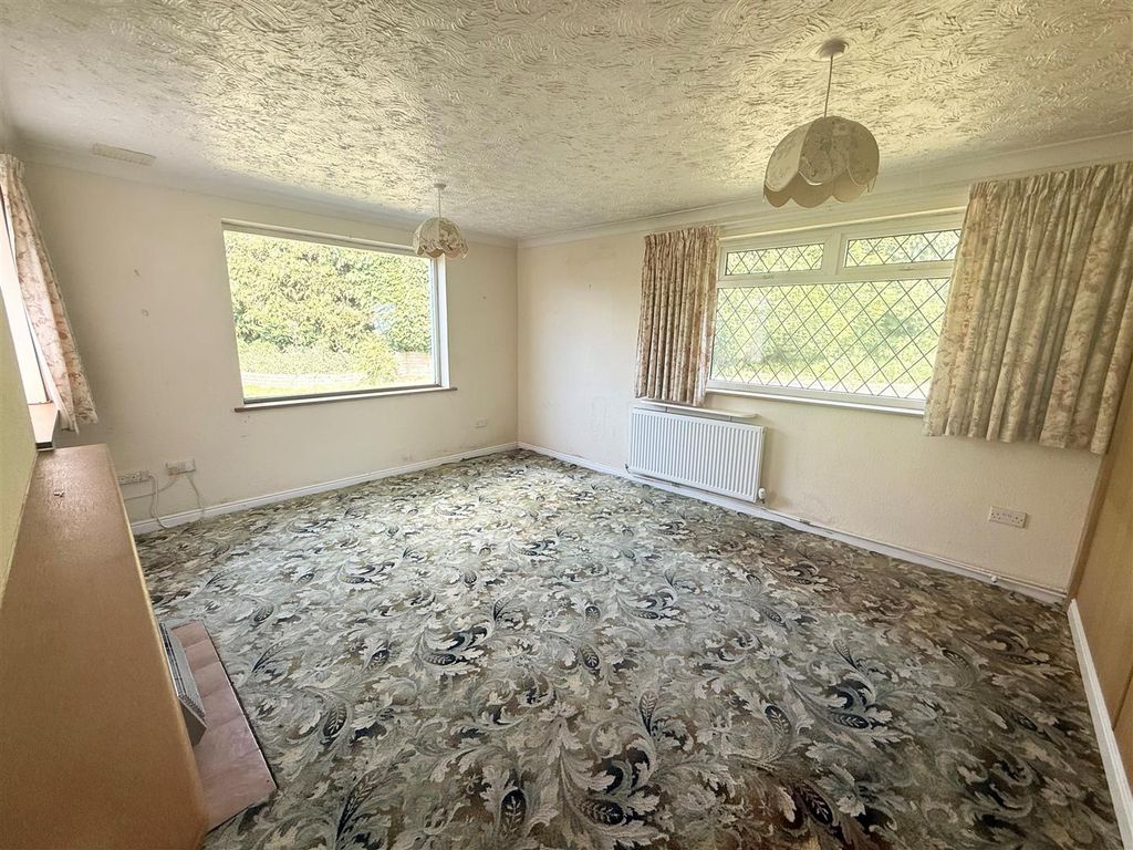 Property photo 2 of 10 Living Room