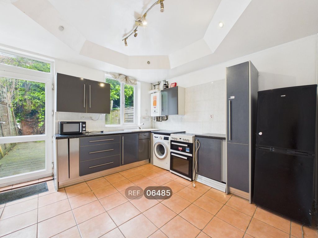 Property photo 3 of 13 Kitchen