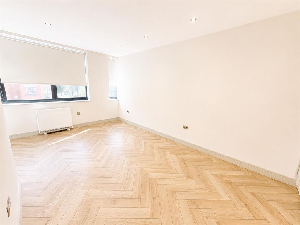 Property photo 1 of 6 Lounge 1.Png
