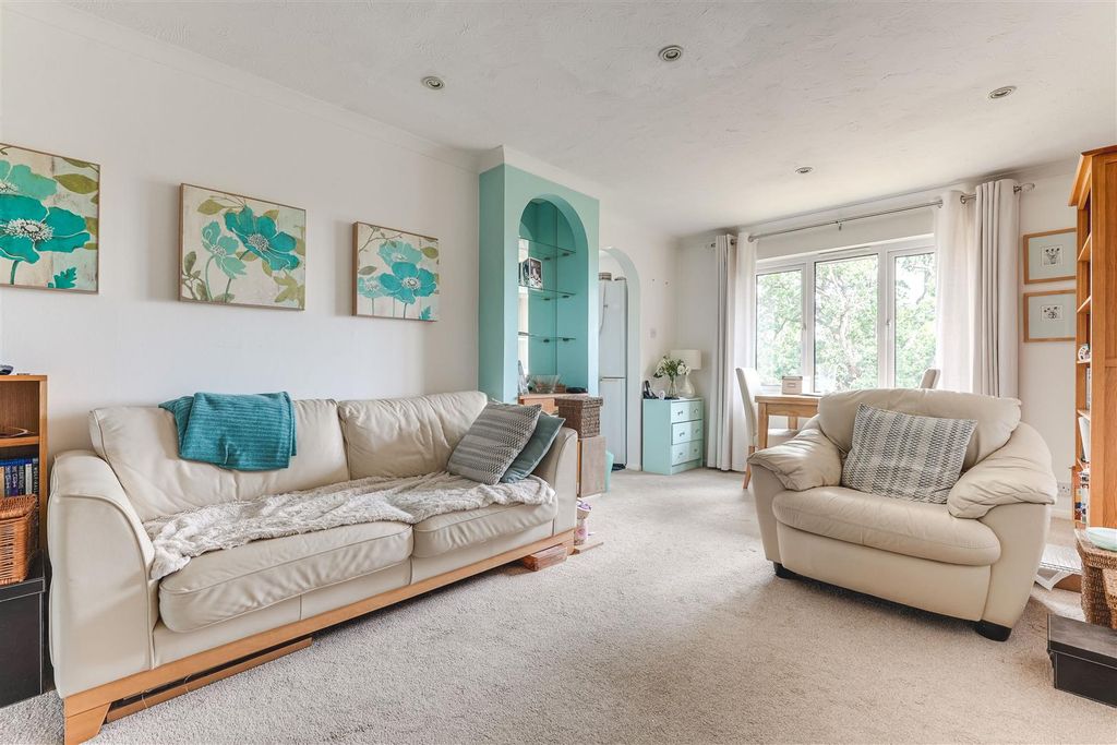 Property photo 2 of 12 Chasewood Ave-4.Jpg