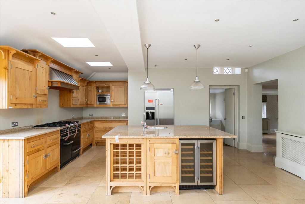 Property photo 3 of 20 Image