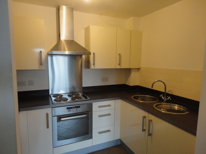 Property photo 3 of 7 Fitted Kitchen