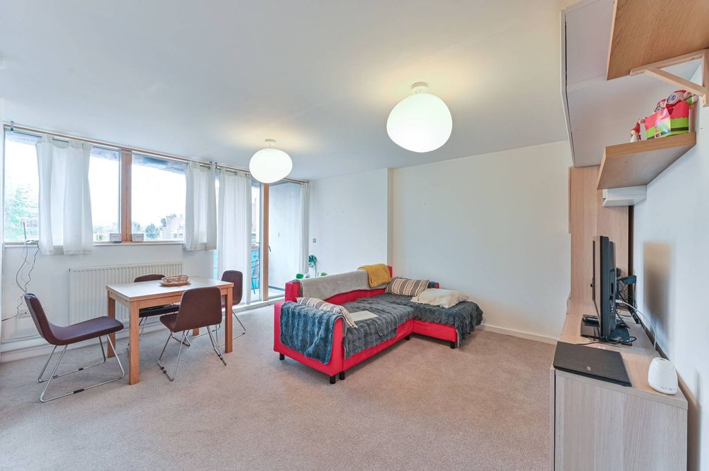 Property photo 3 of 12