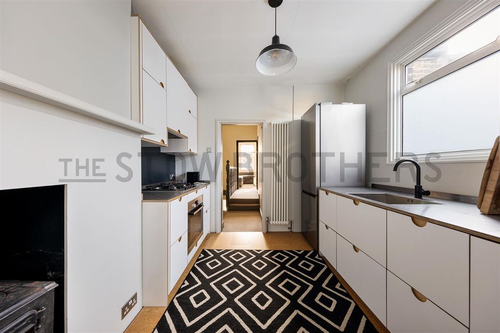 Property photo 2 of 23