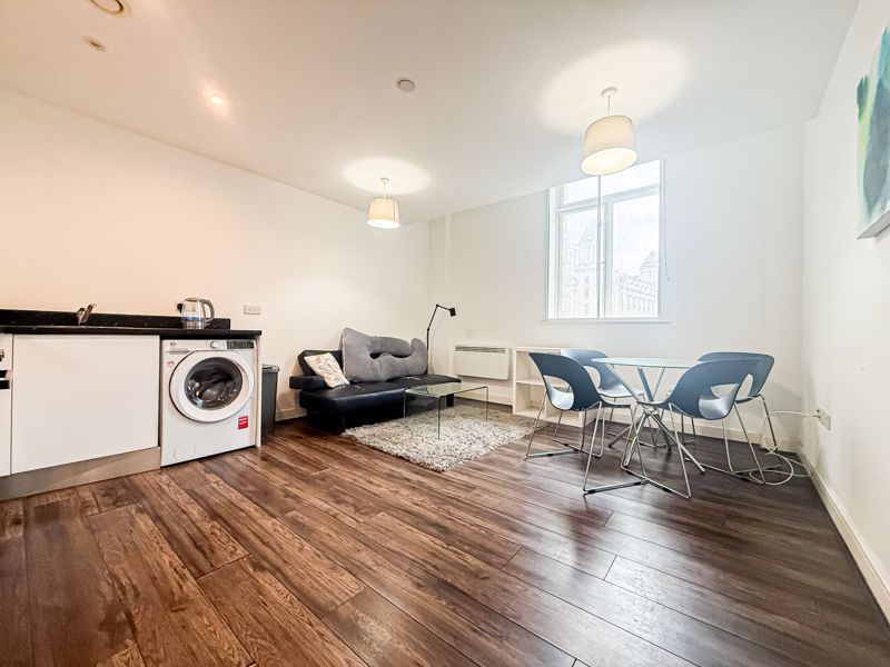 Property photo 3 of 9 Photo 6