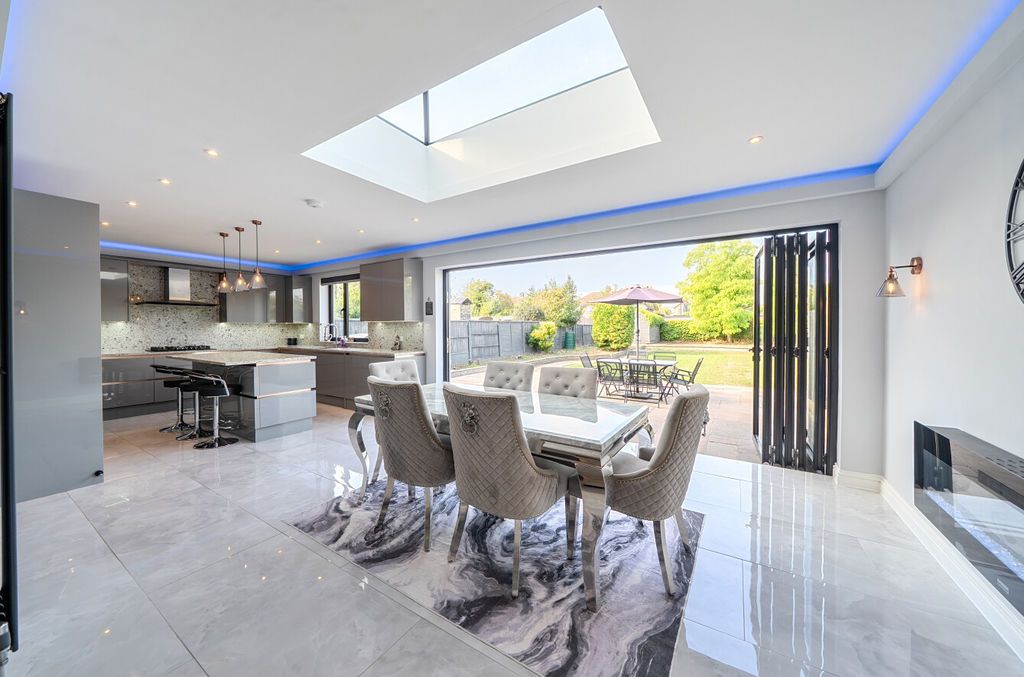 Property photo 2 of 20 Kitchen Diner Angle 1