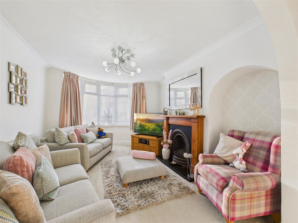 Property photo 2 of 15 Lounge