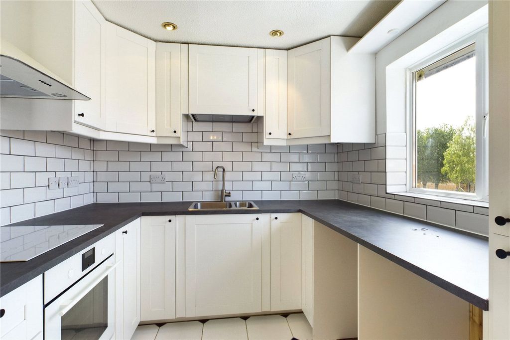 Property photo 2 of 8 Kitchen