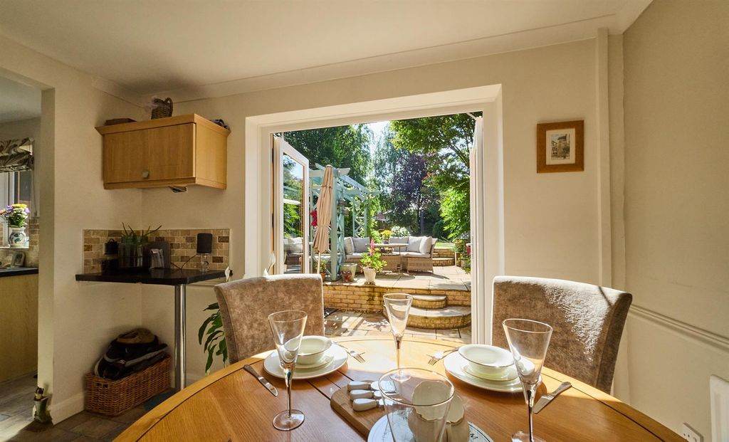 Property photo 3 of 20 Kitchen Diner