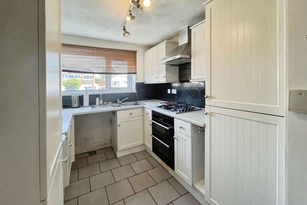 Property photo 2 of 9 Kitchen
