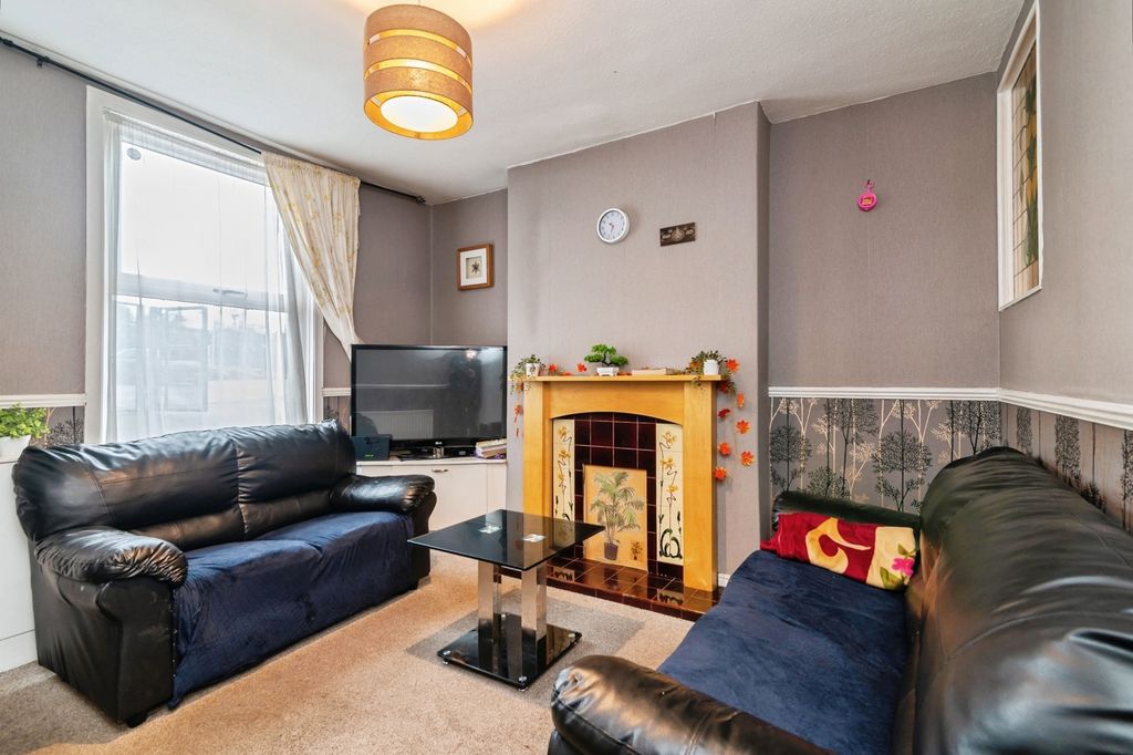 Property photo 2 of 16 Pbox-Img.Jpg