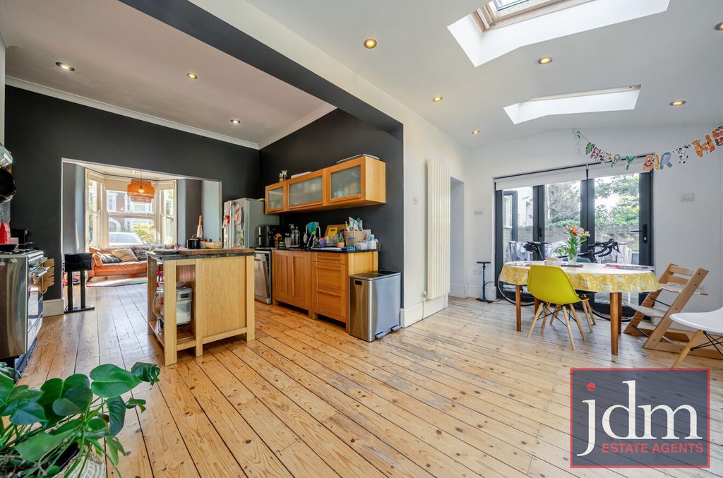 Property photo 2 of 8 743B071F-21Ad-4B6...