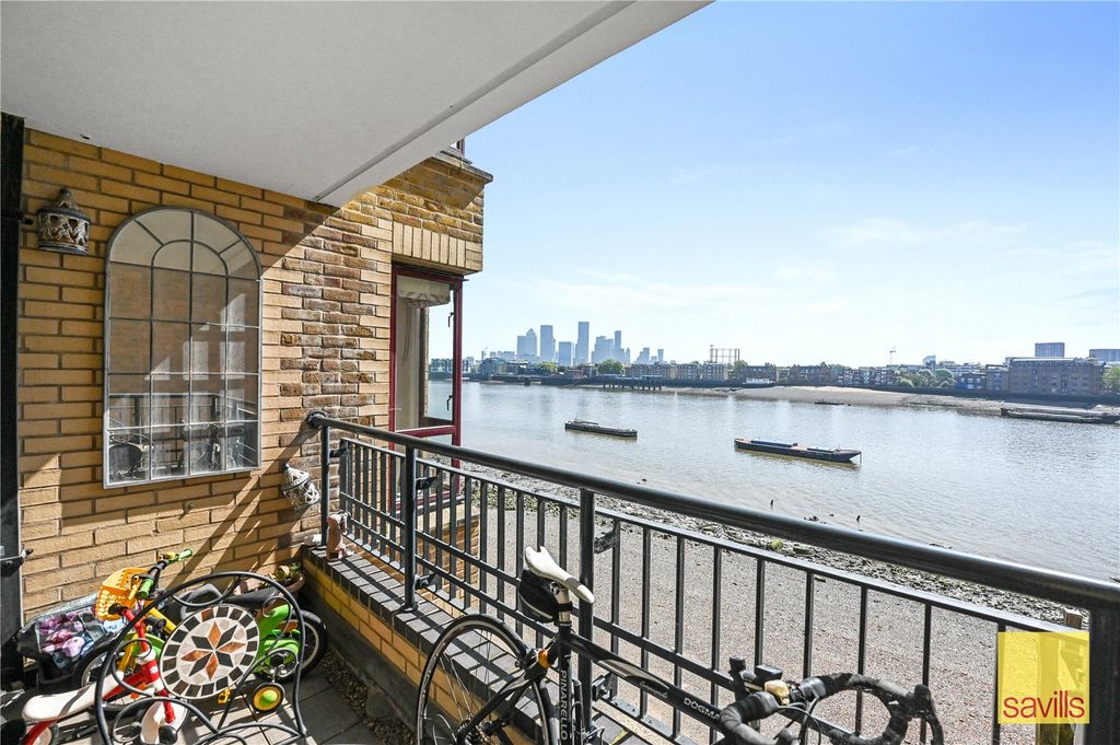 Property photo 2 of 12 Balcony