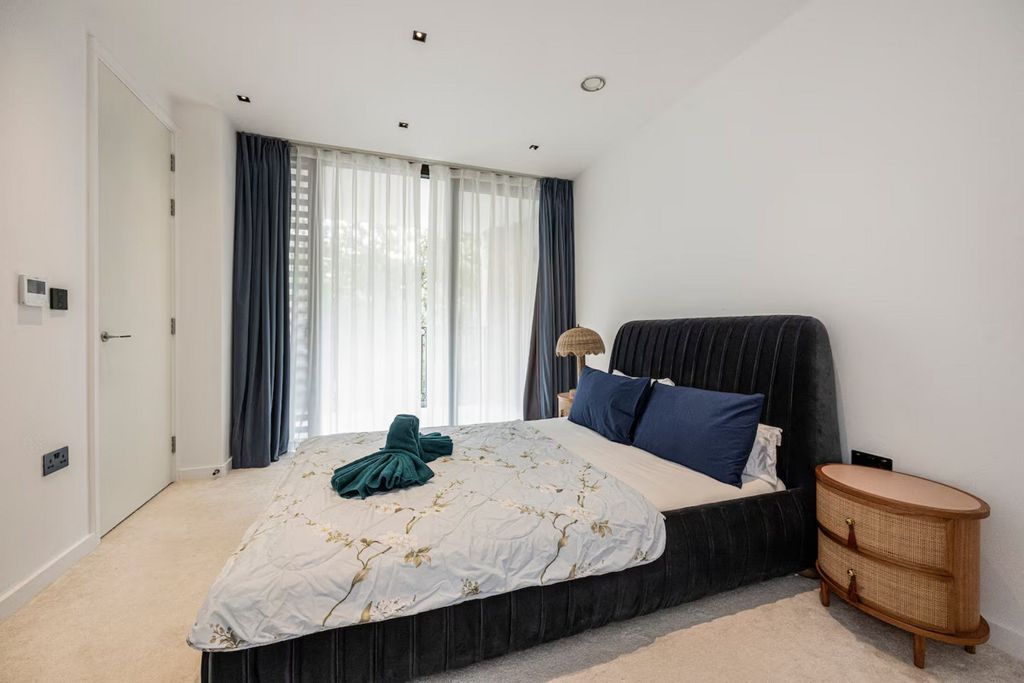 Property photo 2 of 20