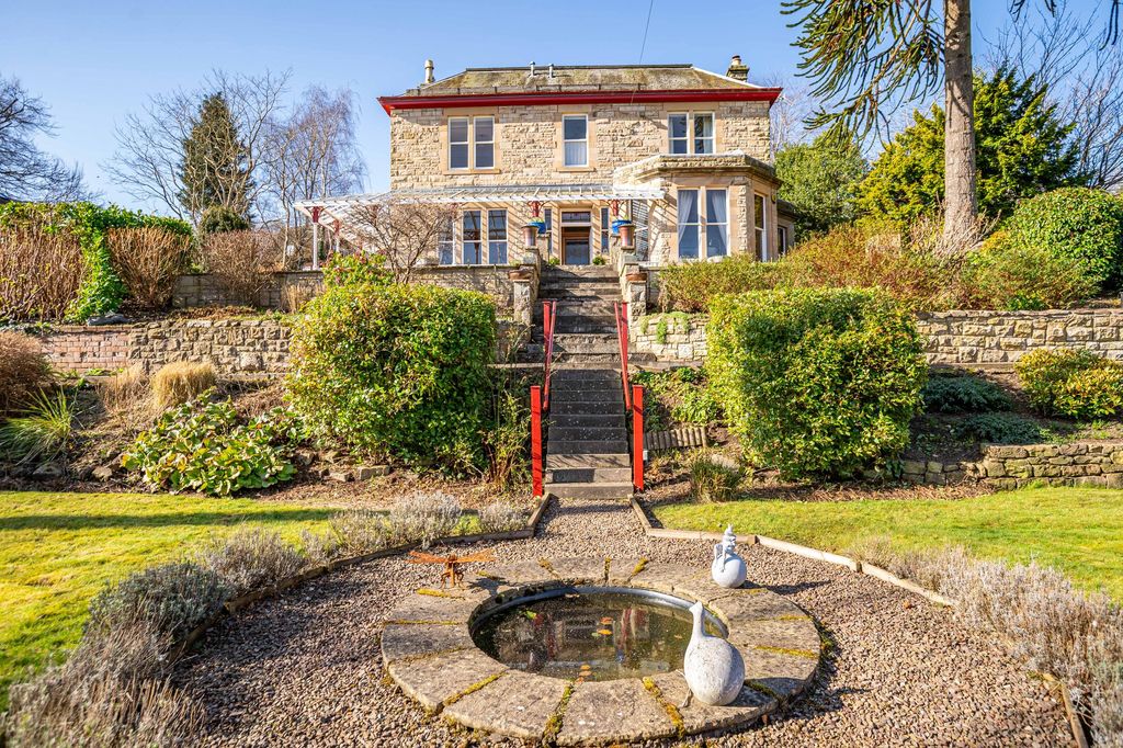 Property photo 1 of 51